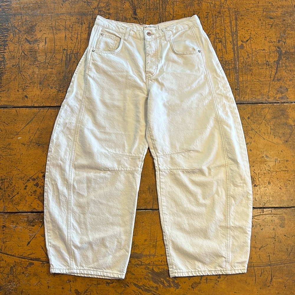 We The Free Good Luck Mid Rise Barrel Jeans in used condition. Milk, Size 29